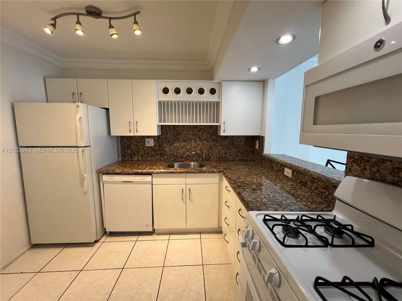 3140 S Ocean Dr , Unit 303, Hallandale Beach, FL 33009 Photo