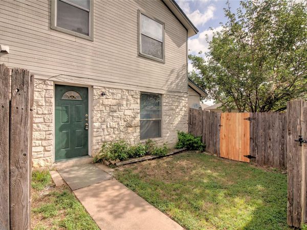 2211 Creekside C LN , Unit C, Georgetown, TX 78626