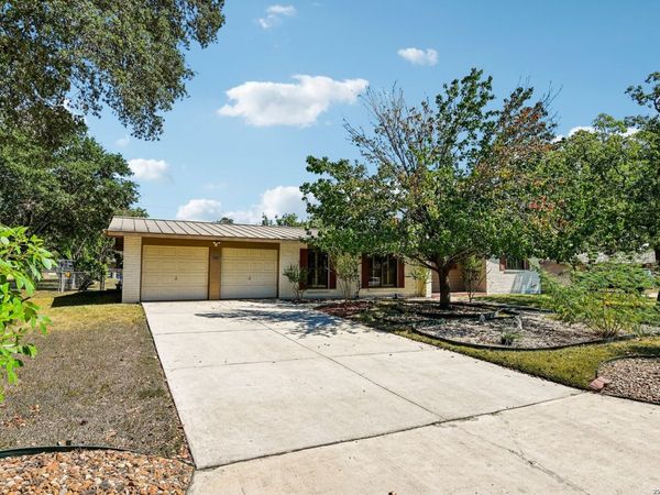 8714 MIDCROWN DR, Windcrest, TX 78239
