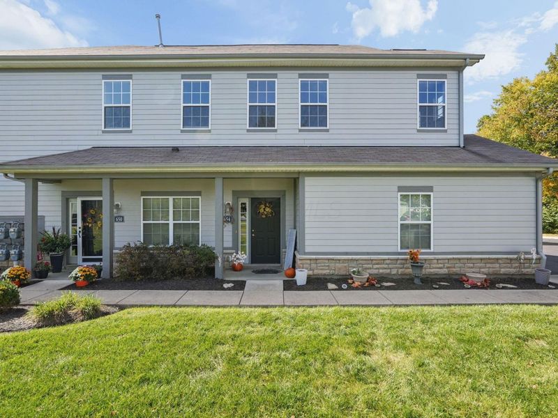 654 Wintergreen Way, Lewis Center, OH 43035 Photo 2