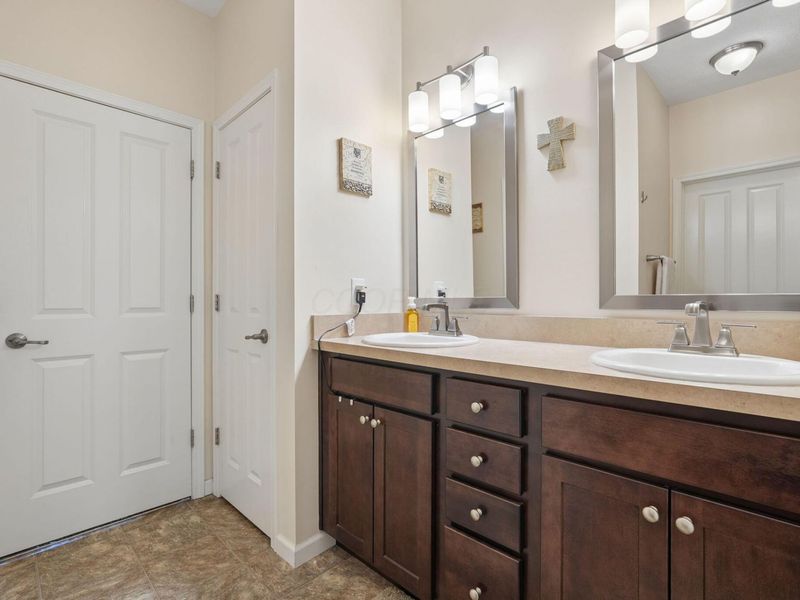 654 Wintergreen Way, Lewis Center, OH 43035 Photo 23