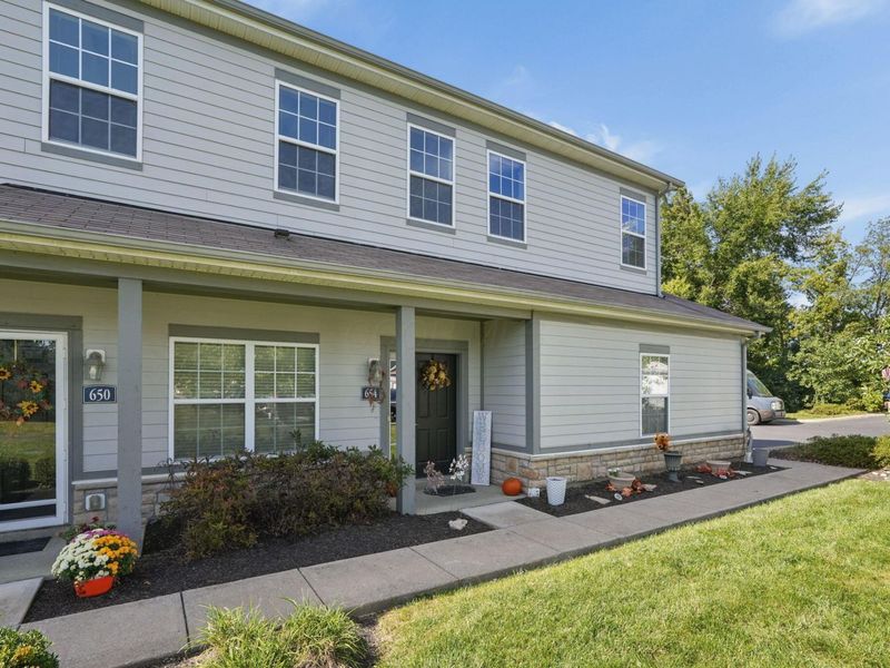 654 Wintergreen Way, Lewis Center, OH 43035 Photo 3