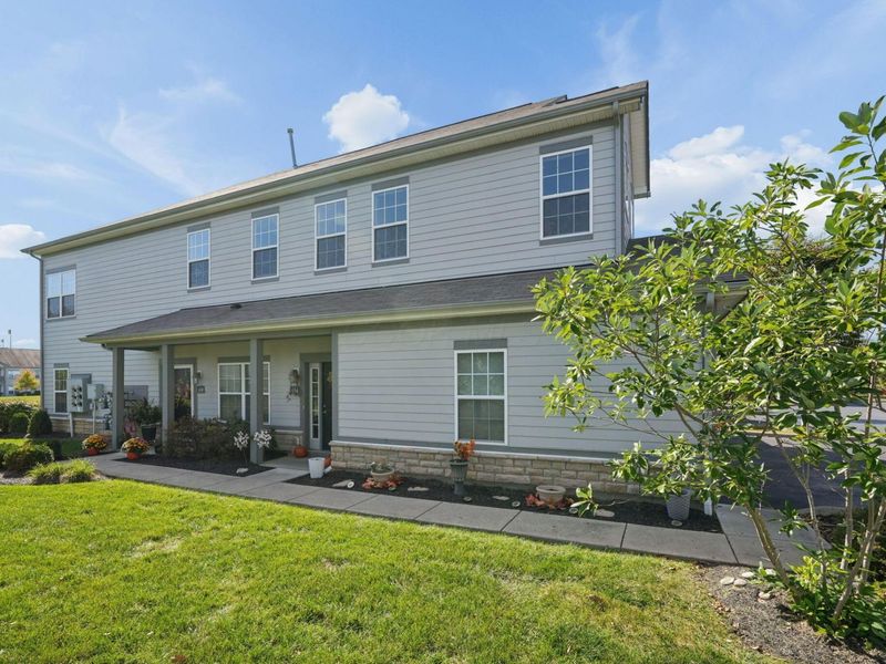 654 Wintergreen Way, Lewis Center, OH 43035 Photo 4