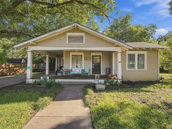 304 E McFarland Street, Grandview, TX 76050