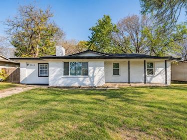 5569 Burton Avenue, Fort Worth, TX 76119