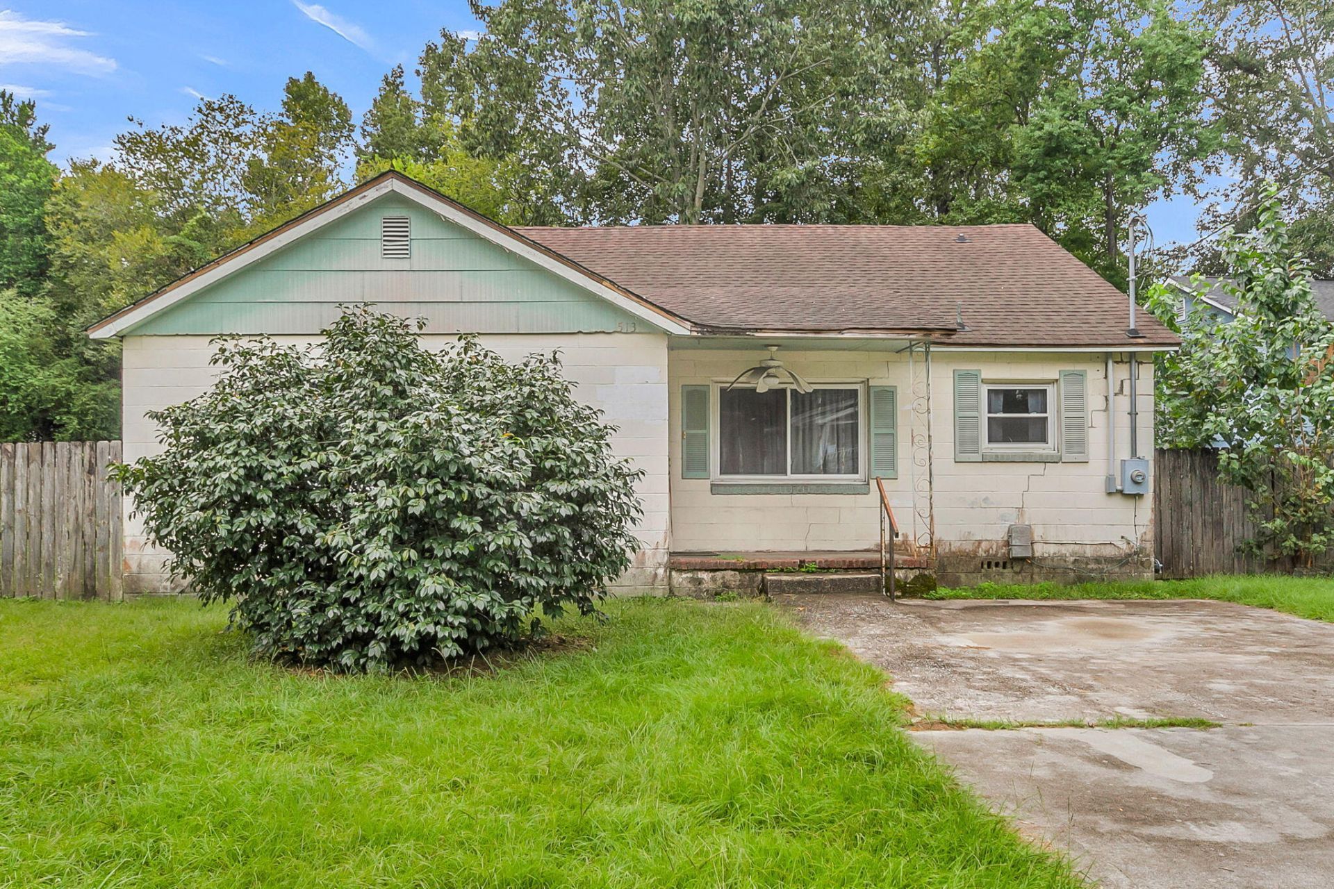 5131 Butler Street Photo 2