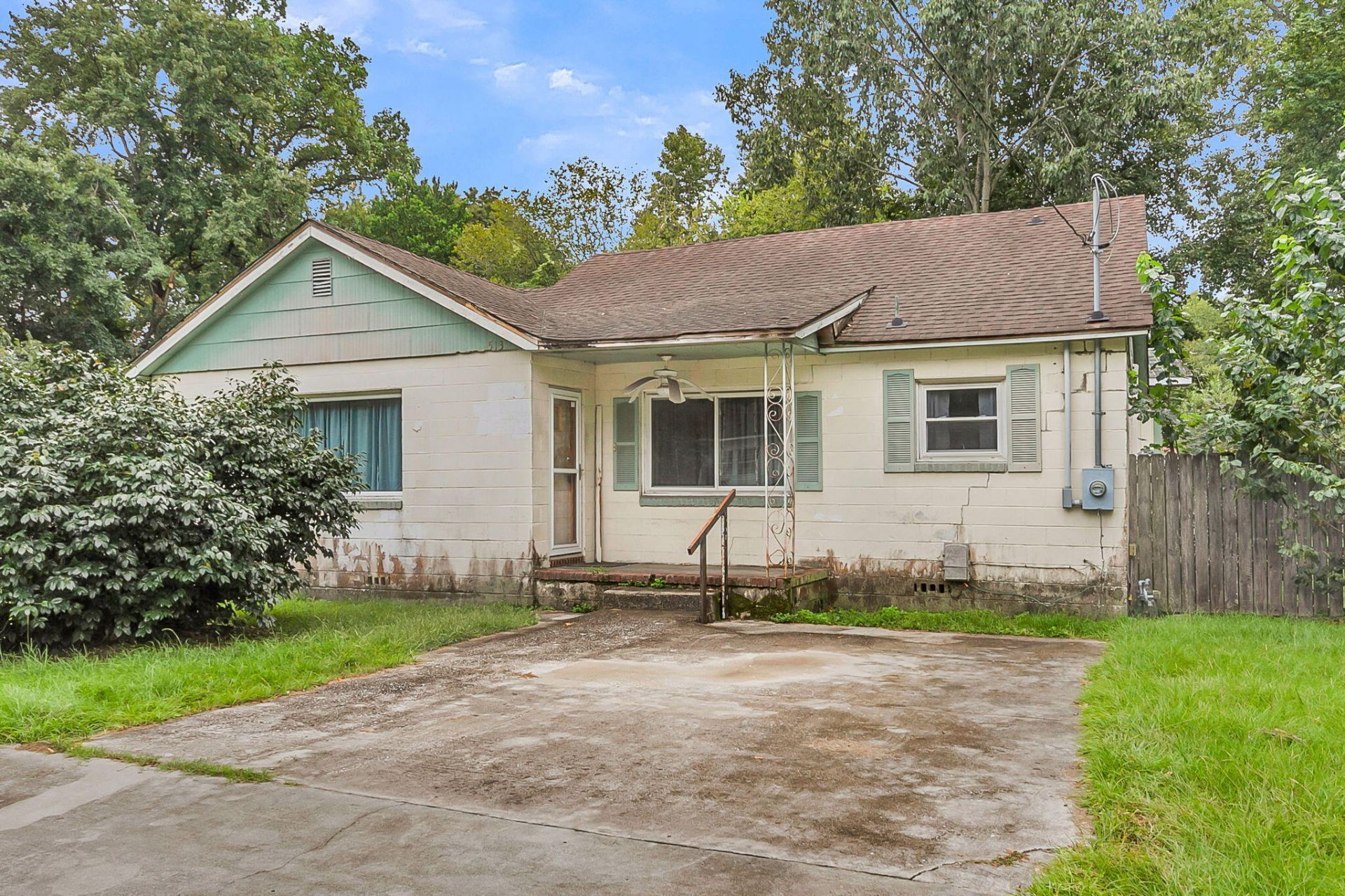 5131 Butler Street Photo 3
