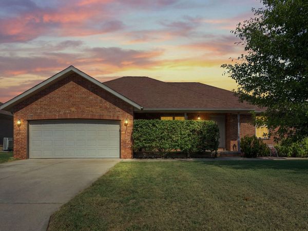 875 W Linwood Avenue, Nixa, MO 65714