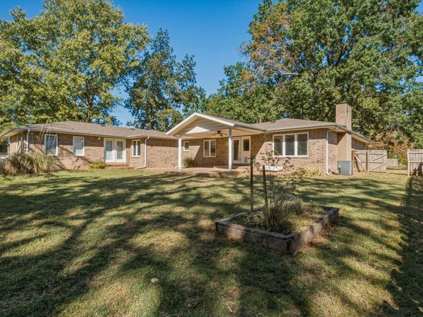 421 W County Street , Monett, MO 65708