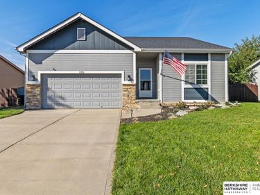13806 Clearwater Drive, Papillion, NE 68133