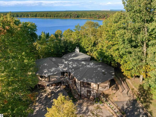 3810 Deer Ridge Trail, Beulah, MI 49617