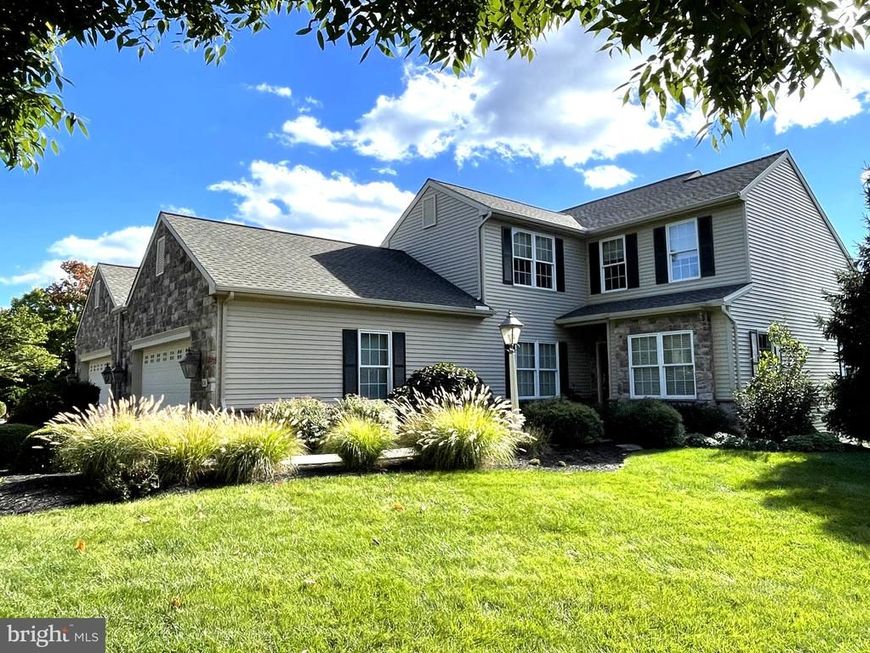 856 Meadow Court , York, PA 17402 Main Photo