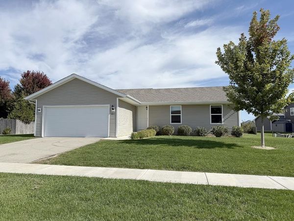 885 Scott's Army Trail, BELVIDERE, IL 61008