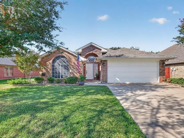 333 Carriage Lane, Saginaw, TX 76179