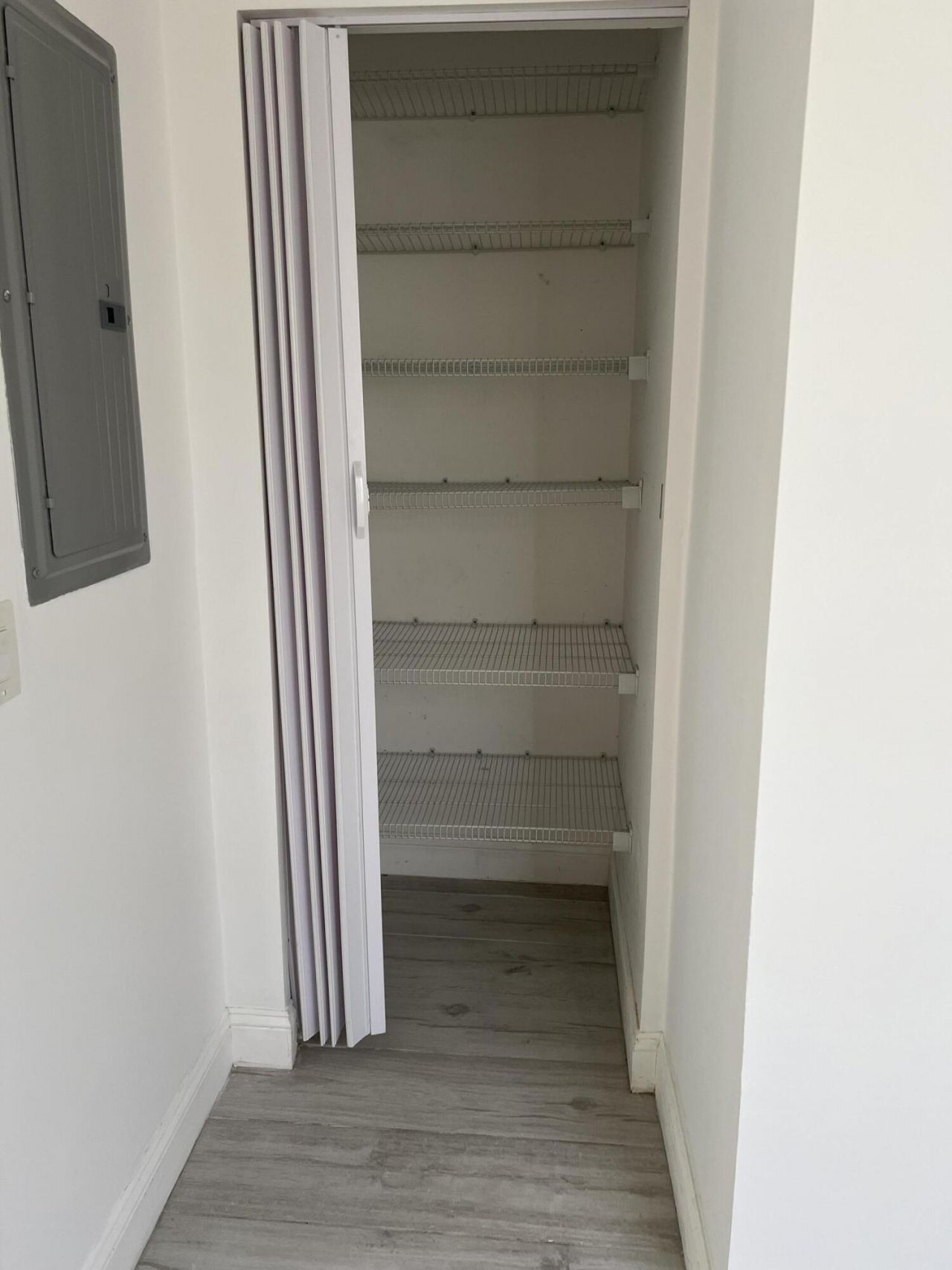 407 S Lakeside Drive, Unit D, Lake Worth Beach, FL 33460 Photo
