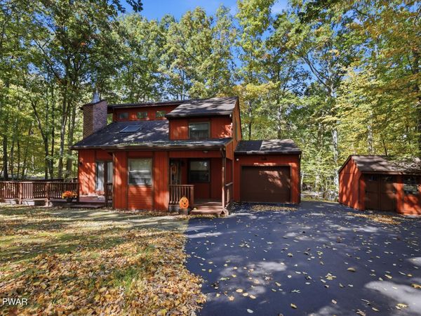 800 Cedar Court, Lords Valley, PA 18428