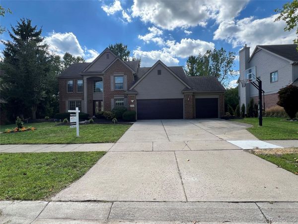 45475 Irvine Drive, Novi, Mi 48374