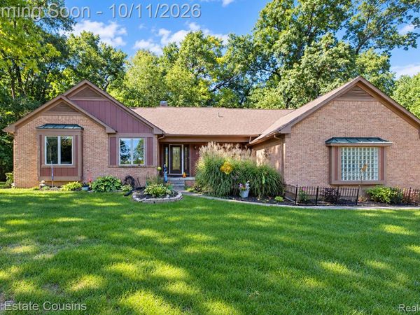 5123 Canyon Oaks Drive, Brighton Township, Mi 48114