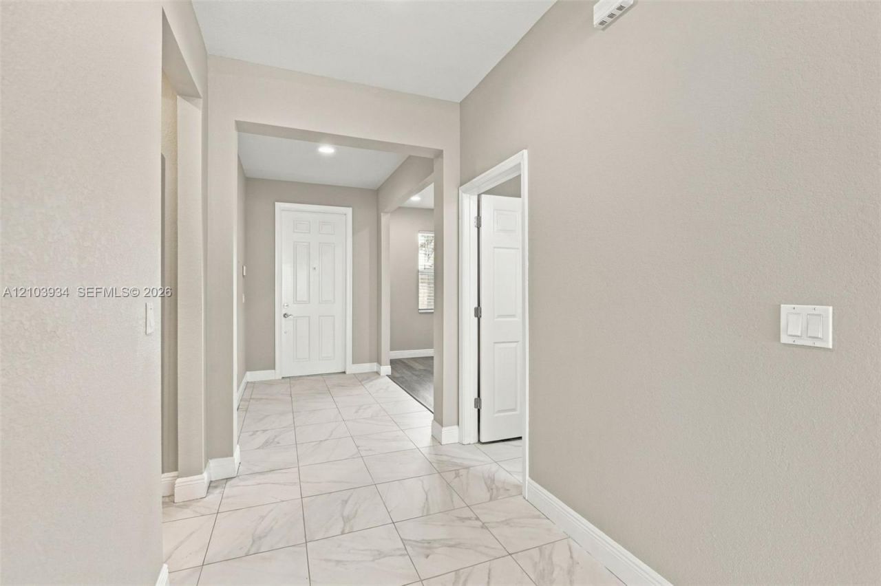 1247 NW Leonardo Cir , Port Saint Lucie, FL 34986 Photo