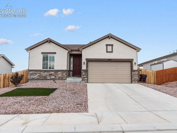 2209 Sunrise Lane, Pueblo, CO 81008