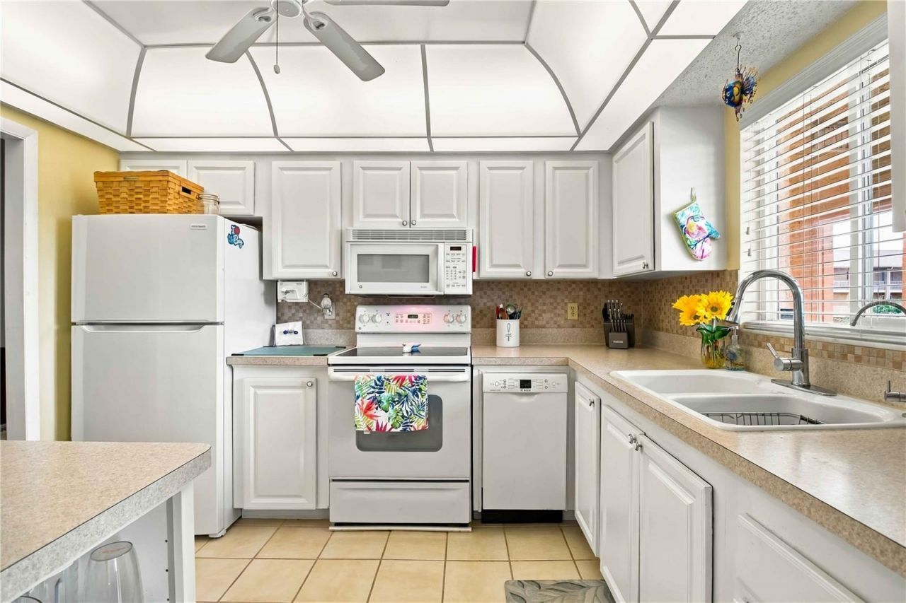 3617 Lake Bayshore Drive , Unit 401, Bradenton, FL 34205 Photo