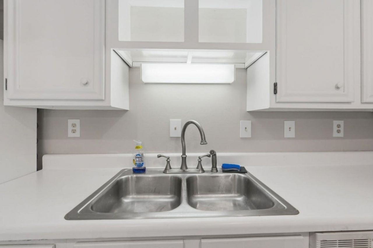 10301 N Kings Hwy. Photo 12