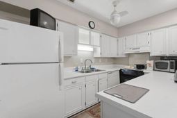 10301 N Kings Hwy. photo 4
