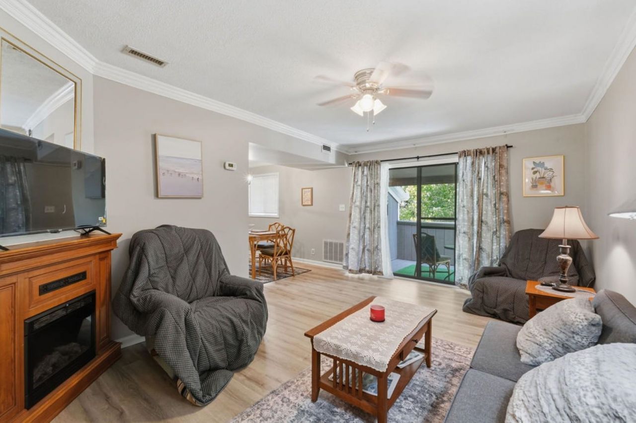 10301 N Kings Hwy. Photo 4