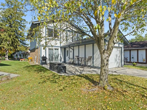 5325 Somerset Ln S, Greenfield, WI 53221