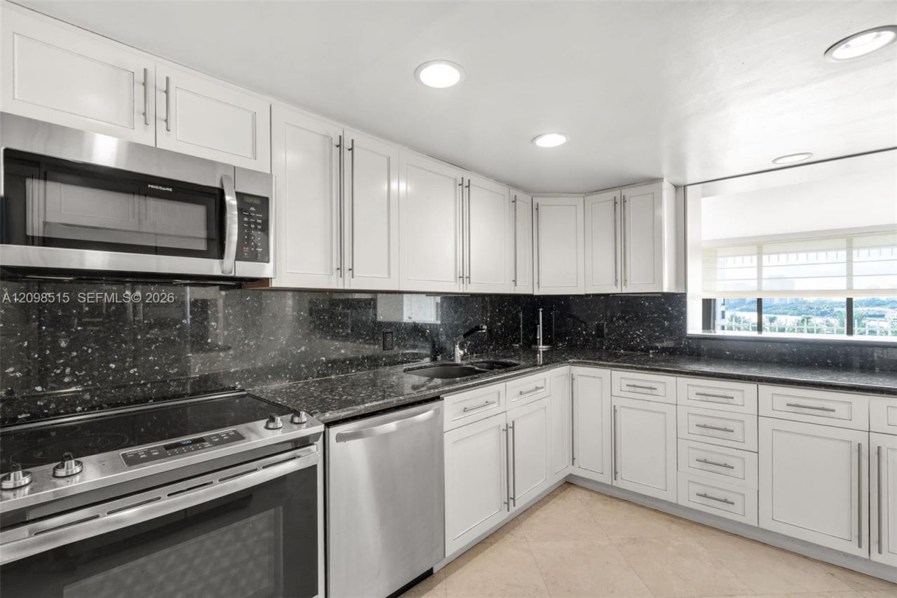 2 Grove Isle Dr, Unit B606, Miami, FL 33133 Photo