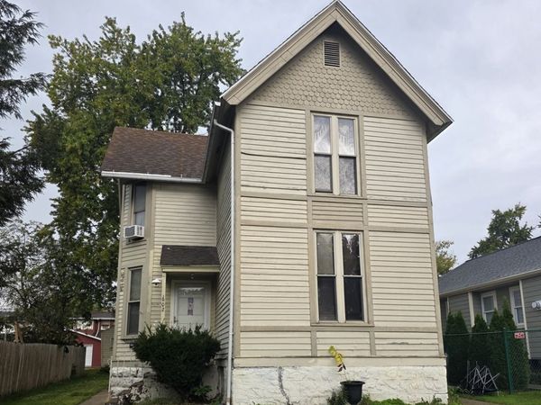 602 Kenilworth Court , Clinton, IA 52732