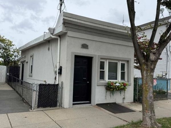 141 Monroe St, Garfield, NJ 07026