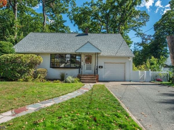 10 Fernwood Dr, Fair Lawn, NJ 07410