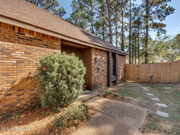 5 Dove Way Circle, Clinton, MS 39056