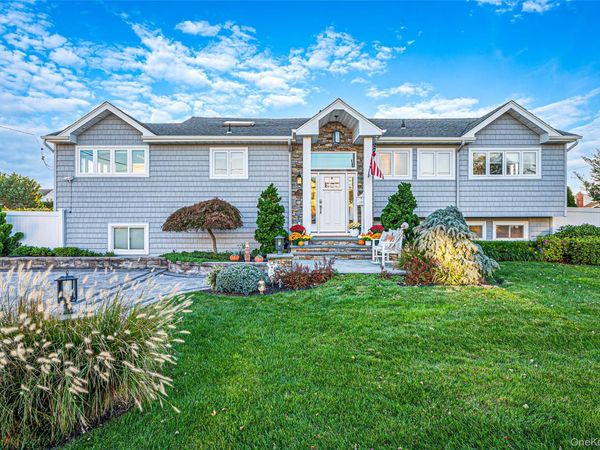 174 Secatogue Lane W, West Islip, NY 11795