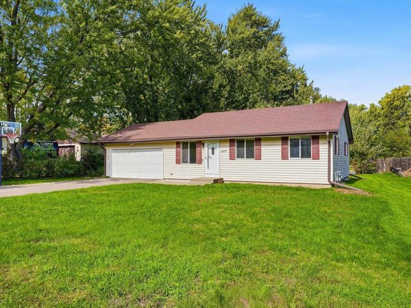 2657 5th Street E, Maplewood, MN 55119