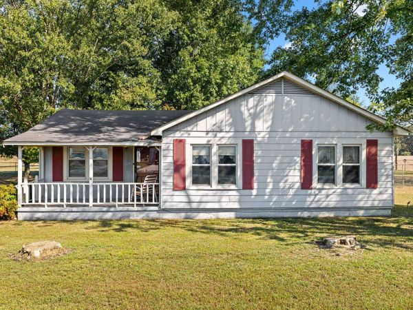 18320 Thompson Rd, Athens, AL 35611