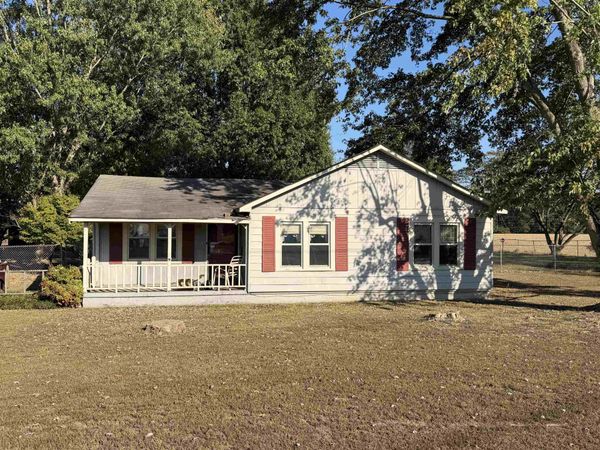 18320 Thompson Rd, Athens, AL 35611