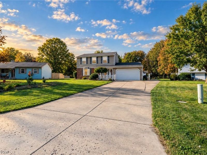 2594 Lydia Drive SW, Lordstown, OH 44481 Photo 2