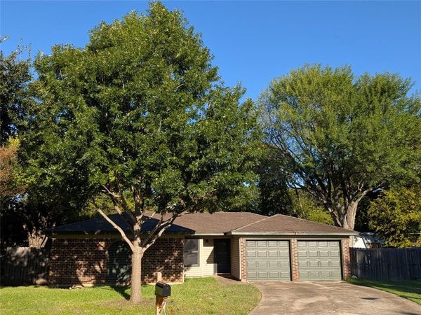 1104 Thistle Court, Benbrook, TX 76126