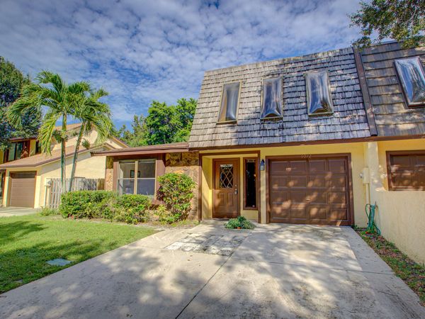 1092 Raintree Court, Palm Beach Gardens, FL 33410