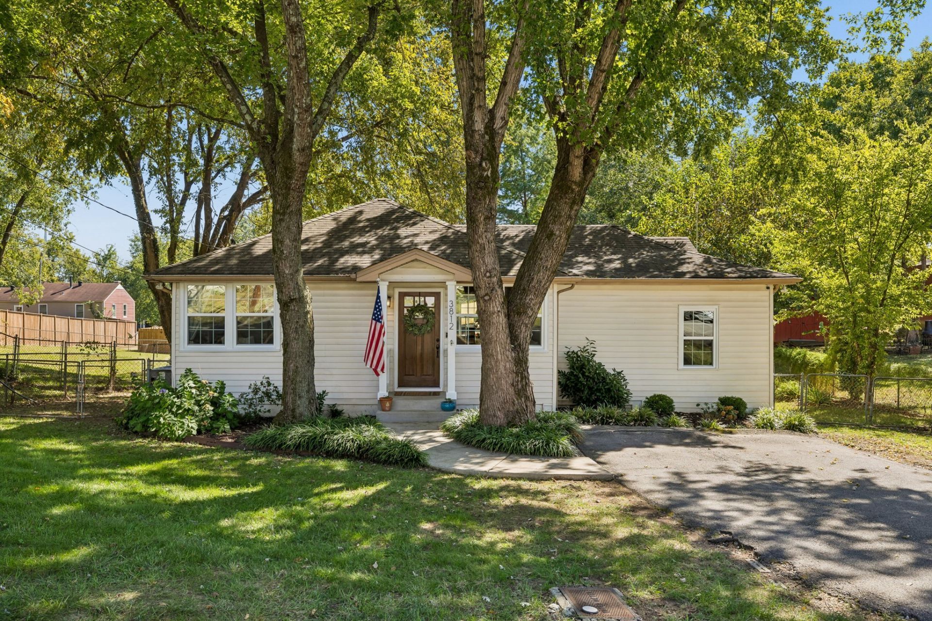 3812 Inglewood Cir N, Nashville, TN 37216 Main Photo