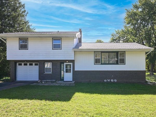 S77W25205 National AVENUE, Waukesha, WI 53189