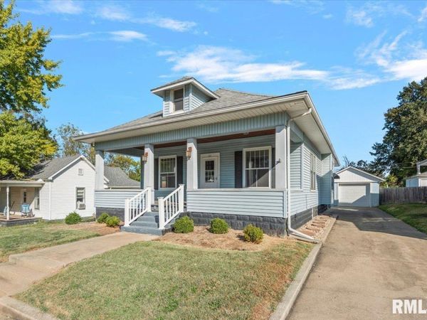221 W DODDS Street, Divernon, IL 62530