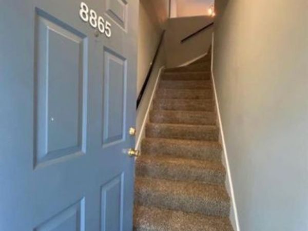 8865 Flamingo Ct, Brentwood, MO 63144