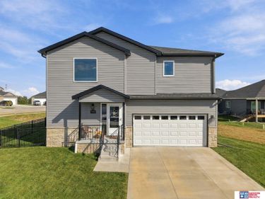 5806 S 94th Street, Lincoln, NE 68526