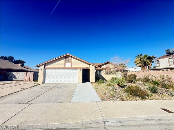 7267 Sixshooter Drive , Las Vegas, NV 89119