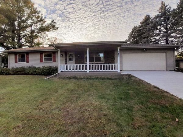 1450 Country Club Court, Platteville, WI 53818