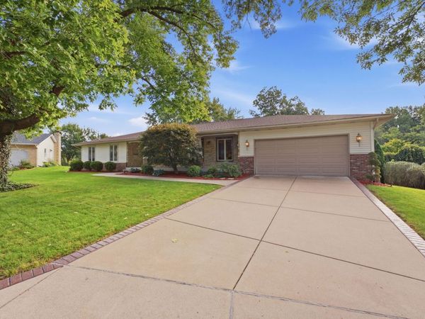 4417 SQUIRE Court , Bettendorf, IA 52722