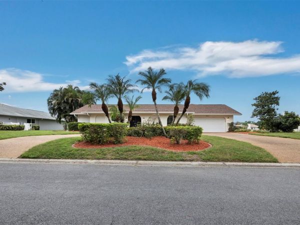 6945 COUNTRY LAKES CIRCLE , SARASOTA, FL 34243